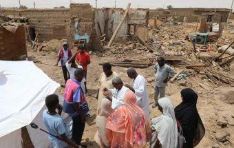 بـ (أبو حمد) قطر الخيرية تُوزّع خياماً لإيواء الأسر الأكثر تضرراً بالسيول و الأمطار