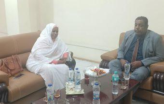 بحث عدد من المشروعات التنموية والخدمية والتمويل بالقضارف 