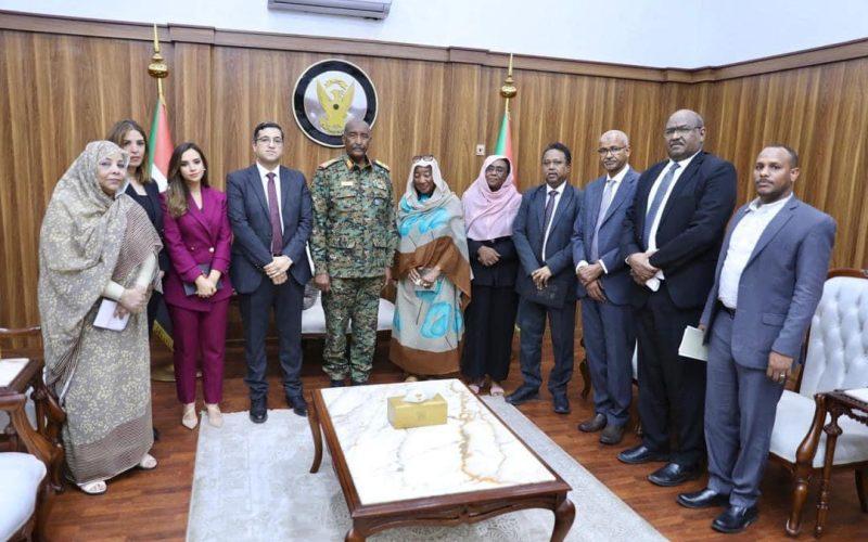 البرهان يكشف عن مشاورات لتشكيل حكومة مختصرة و تعديل الوثيقة الدستورية