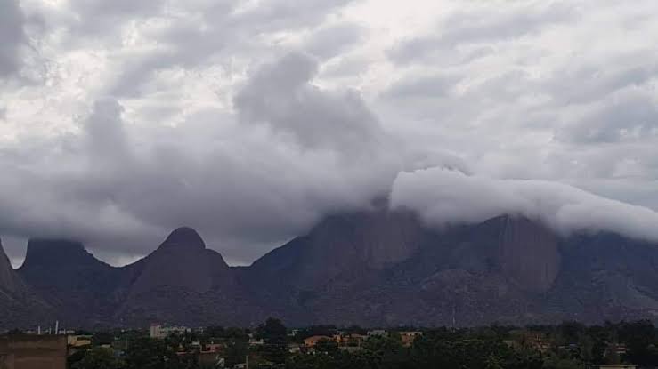 الأرصاد: توقعات بهطول أمطار غزيرة جداً في (10) ولايات