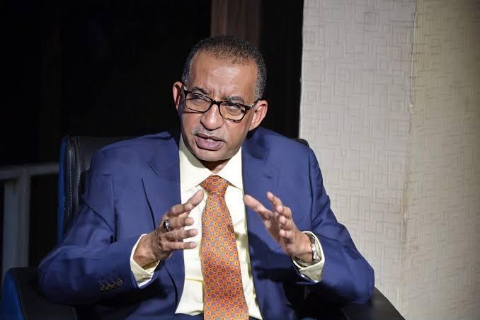 تعليق من الدقير على المرأة التي صرخت امام البرهان