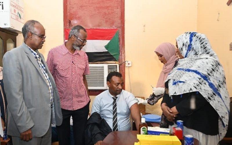 الصحة تدشن مراكز التطعيم بلقاح شلل الأطفال لكل طالبي التأشيرة لمصر