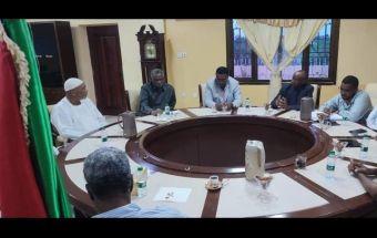 والى القضارف يناقش مع منظمة تطوير مستشفى الولاية