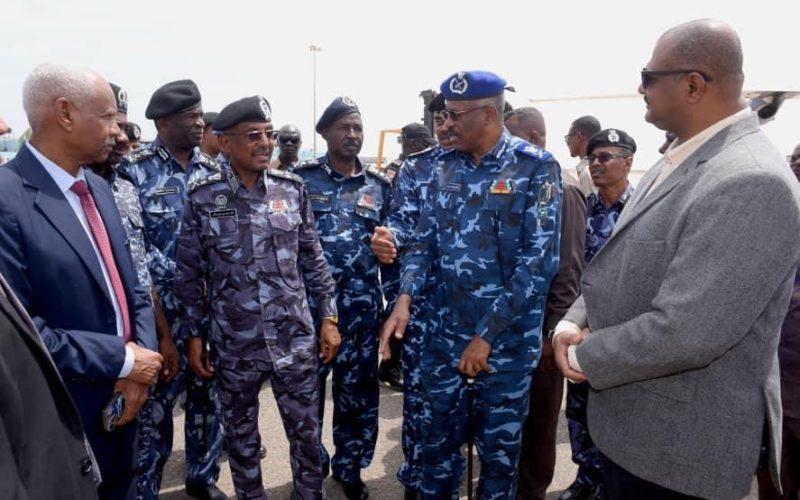 وصول شحنة طائرة كاملة من دفاتر الجواز الإلكتروني إلى مطار بورتسودان