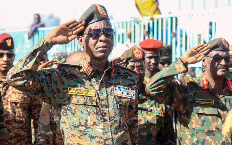 الكباشي يتفقد الخطوط الأمامية بالمنطقة الشرقية