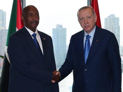 على هامش أعمال الجمعية البرهان يلتقي الرئيس التركي