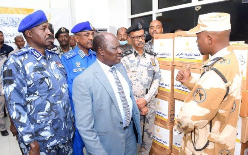 وزير الداخلية المكلف يدشن المرحلة الخامسة عشر من دعم الوزارة للمجهود الحربى