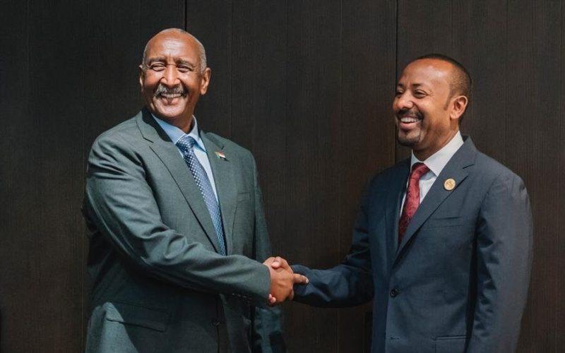 على هامش المنتدي الصيني الإفريقي.. اجتماع بين البرهان وأبي أحمد