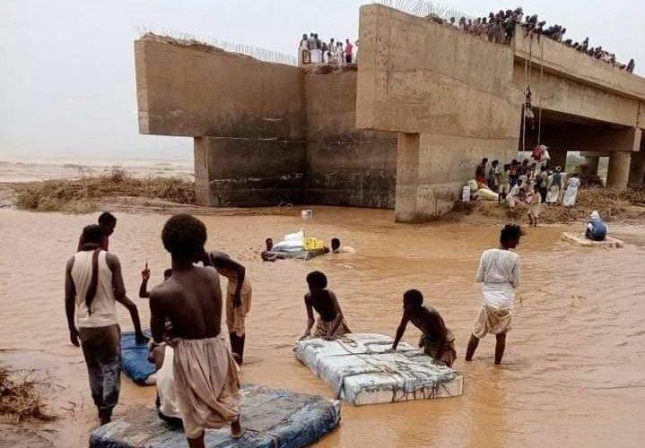 فيضان خور بركة يجتاح طوكر للمرة الثانية