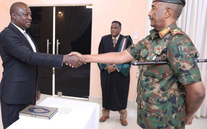 بحر الدين كرامة يؤدي القسم والياً لغرب دارفور