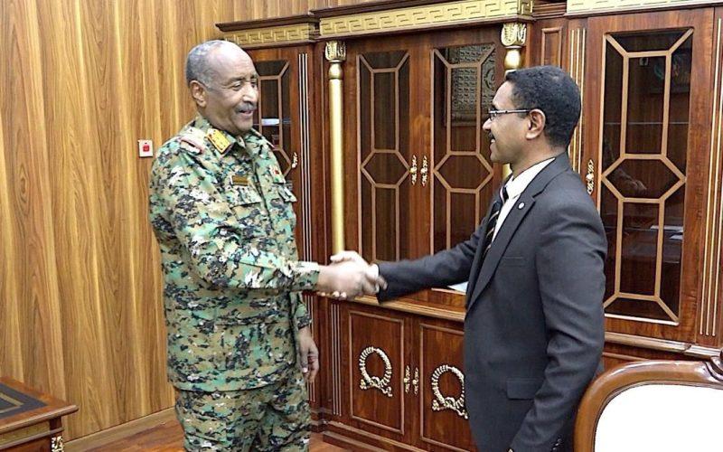 البرهان يلتقي والي ولاية كسلا