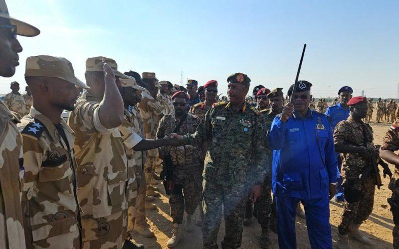 البرهان يتفقد قوات الاحتياطي المركزي في بورتسودان