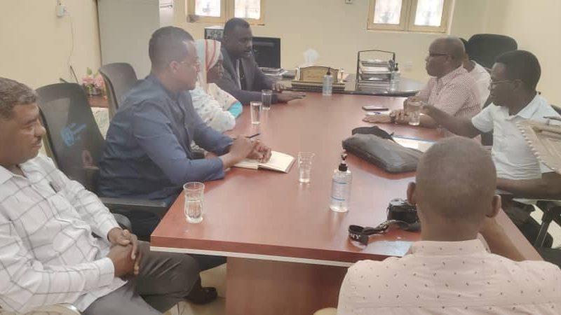 تسليم الإدارة العامة لخدمات المعامل بالقضارف (500) كيس لنقل الدم