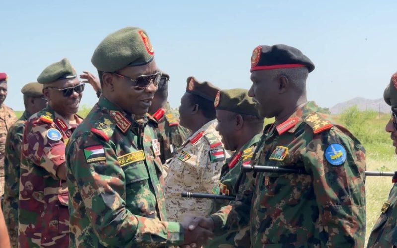 كباشي يتفقد قيادة المنطقة الشرقية