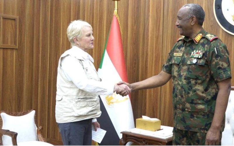 البرهان يلتقي المدير التنفيذي لبرنامج الأغذية العالمي