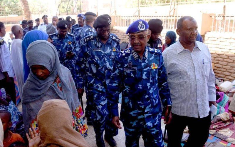 والي الخرطوم ومدير عام قوات الشرطة يزوران التكايا ودور الايواء بولاية الخرطوم