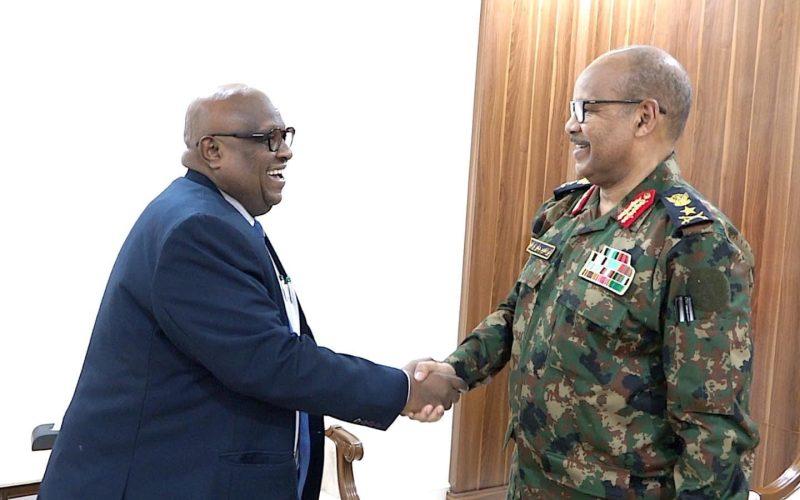 إبراهيم جابر يتلقى تنويراً بشأن القضايا الدولية فى مواجهة المليشيا المتمردة وداعميها