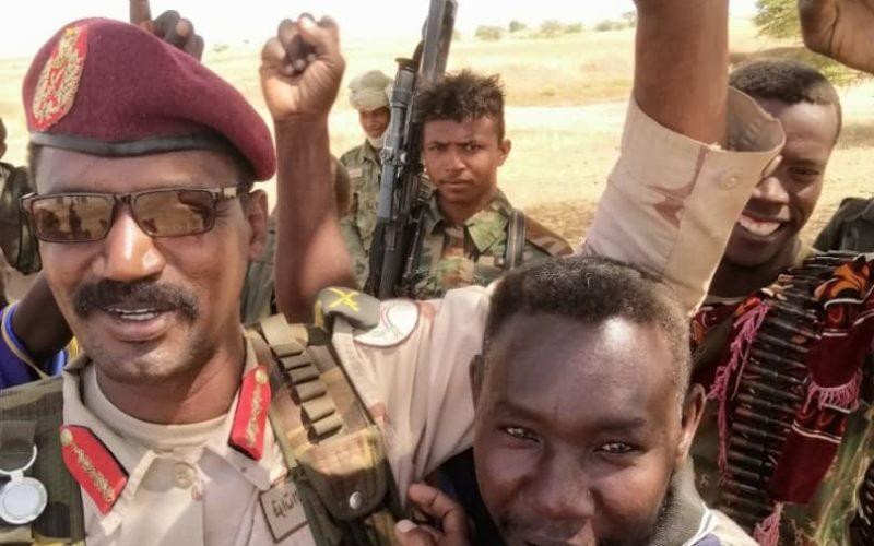 أبوعاقلة كيكل يسلم نفسه للجيش في سهول البطانة