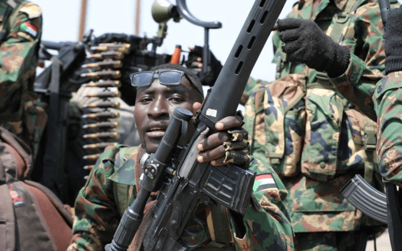 لأول مرة.. الجيش يدفع بتعزيزات وأسلحة مطورة إلى دارفور