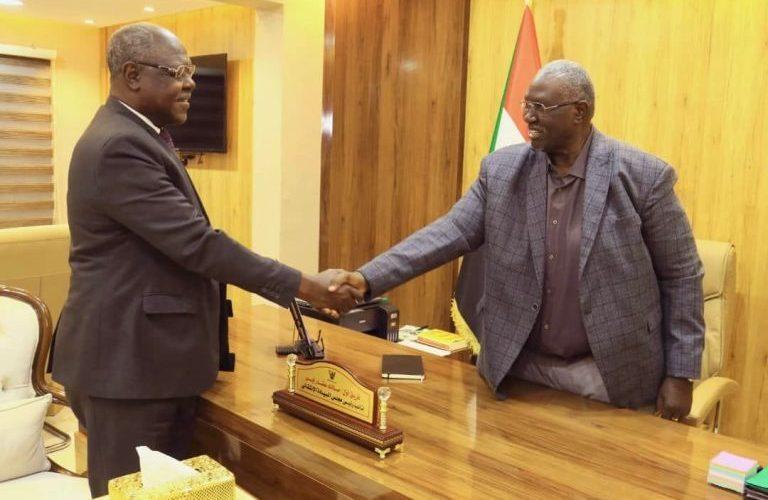 عقار يلتقي وزير الثقافة والإعلام المكلف