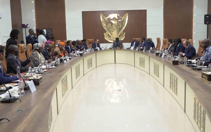 مناوي يؤكد رفض السودان القاطع للتدخلات الدولية السالبة