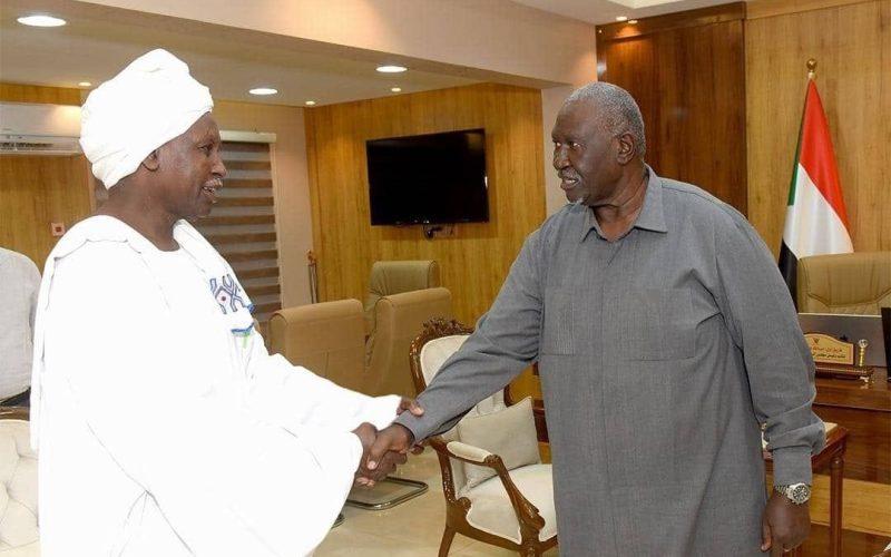 عقار يلتقي مساعد رئيس حزب الأمة القومي للشؤون القانونية والدستورية