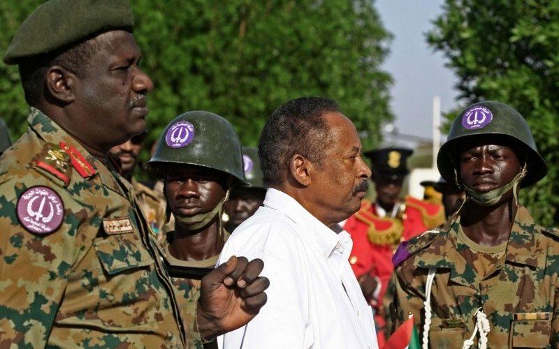 مستشار منشق من المليشيا يوجه اتهامات خطيرة لحمدوك