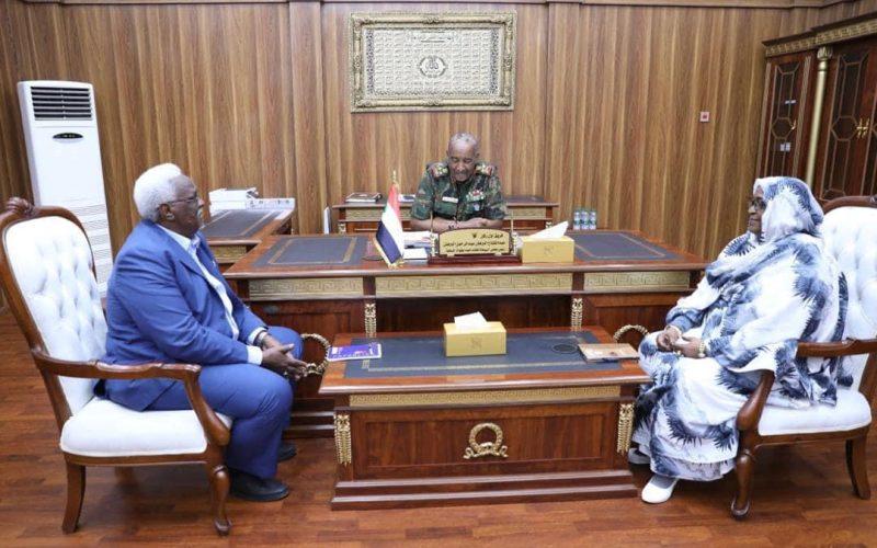 البرهان يلتقي والي نهر النيل المكلف