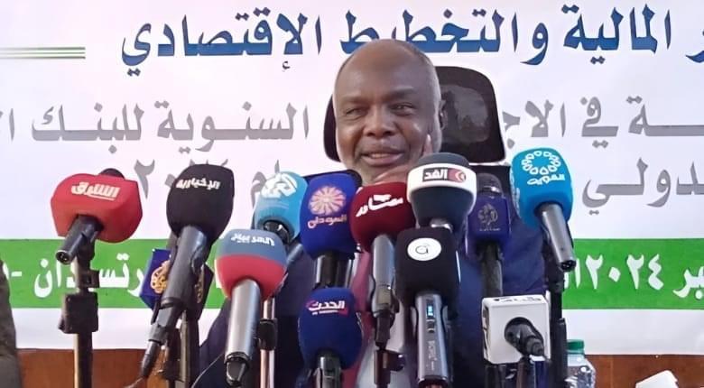 وزير المالية يكشف عن مطالبته لصندوق النقد والبنك الدوليين بتسريع اجراءات التمويل المخصص للسودان