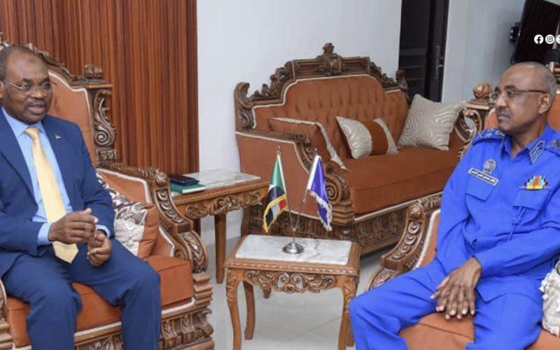 مدير عام قوات الشرطة يبحث مع سفير السودان بواشنطن سبل تعزيز التعاون والتنسيق المشترك