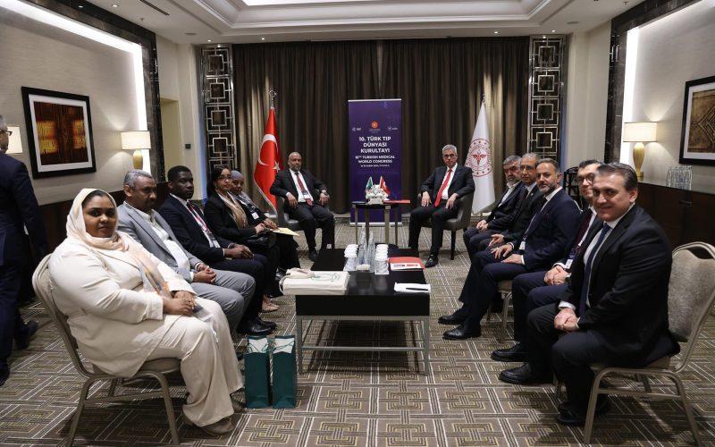 وزير الصحة الإتحادي يعقد إجتماعاً مع وزير الصحة التركي