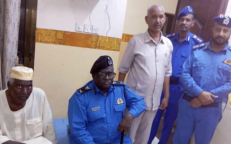 مدير الإدارة العامة لخدمات المتقاعدين يتفقد المرضى من متقاعدى الشرطة بمستشفى الشرطة بعطبرة