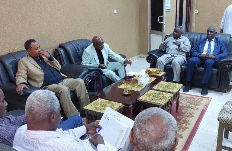 اللجنة العليا لنفرة تأهيل مطار عطبرة تلتقي المدير العام لهيئة السكة حديد