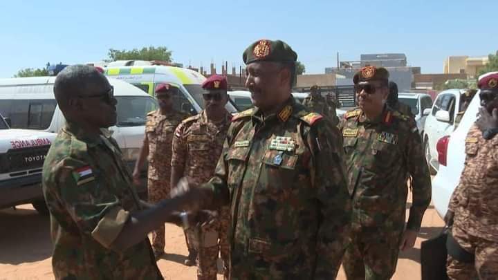 من أمدرمان .. البرهان يثني على آداء وزارة الصحة