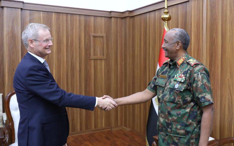 البرهان يلتقي مبعوث مملكة النرويج الخاص للسودان