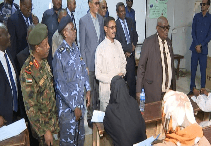 وزير العدل يقف على ختام امتحانات المعادلة بكسلا