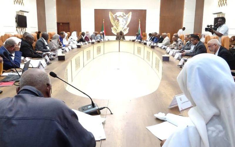 اللجان الفنية بمجلس الوزراء تجيز مشروع موازنة العام