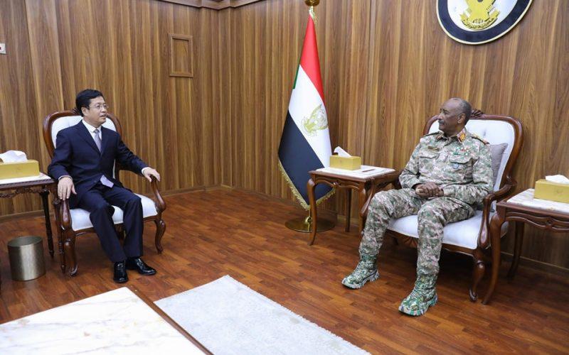 رئيس مجلس السيادة يلتقي السفير الصيني لدى السودان