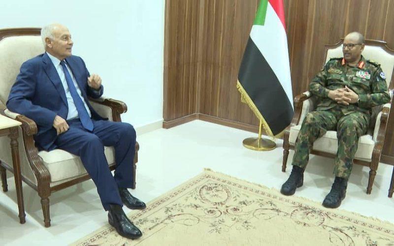 إبراهيم جابر يطلع الأمين العام للجامعة على ملابسات تمرد مليشيا آل دقلو على الدولة