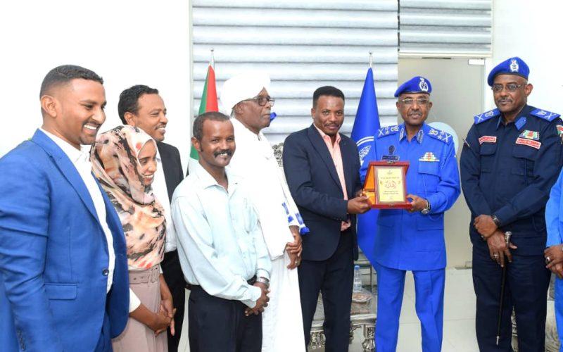 المدير العام لقوات الشرطة يلتقى وفد رابطة الصحافة الألكترونية ويشيد بالدور الكبير للأجهزة الإعلامية فى معركة الكرامة 