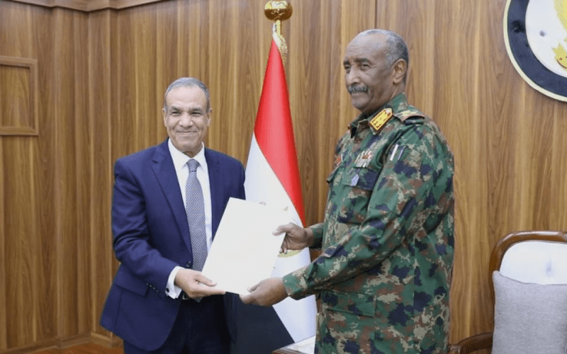 البرهان يتسلم رسالة من الرئيس المصري