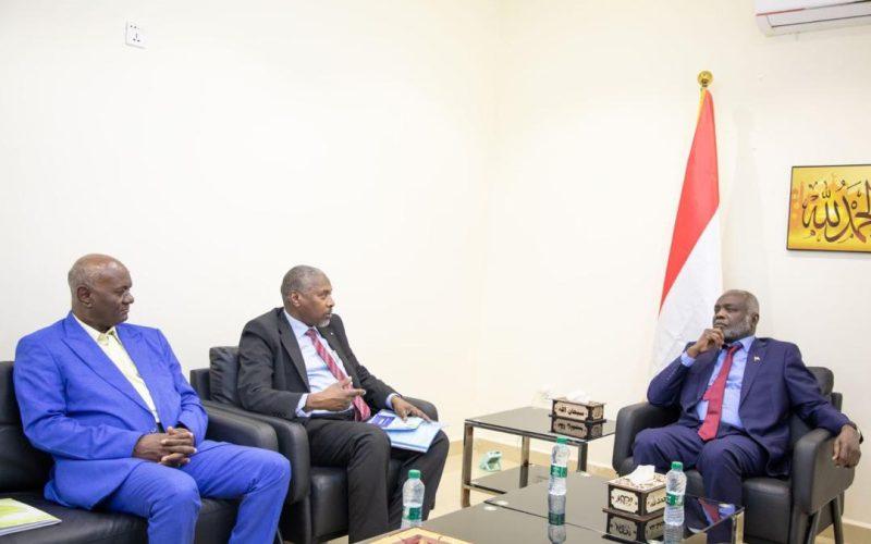 جبريل يتعهد بتنفيذ الخطة الإسعافية لإنقاذ الموسم الشتوي بالشمالية