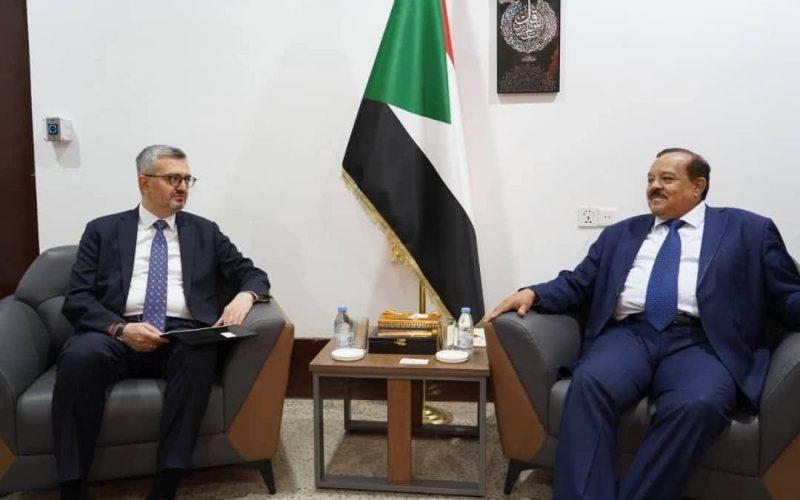 وزير خارجية تركيا يصل بورتسودان