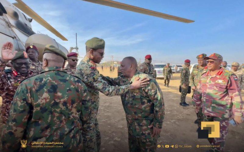 وصل المناقل .. الكباشي يتلقى تنويراً عن سير العمليات العسكرية بالجزيرة