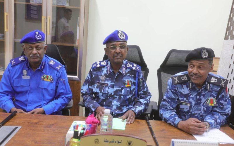 مدير عام الشرطة يؤكد على أهمية التدريب والتأهيل