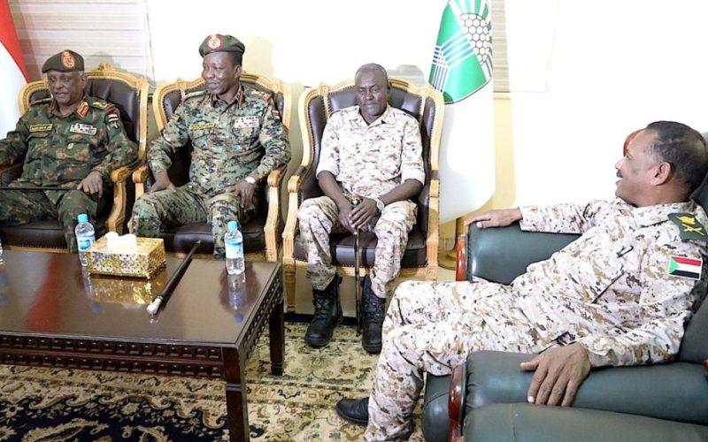 كباشي يزور محلية أمدرمان ويتفقد جرحي قصف سوق صابرين