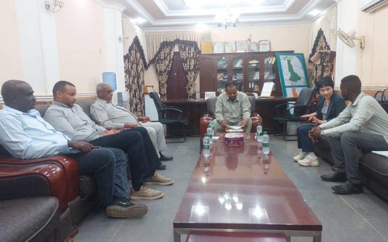 وزير البنى التحتية بنهر النيل يبحث مع عدد من الشركات قيام وتأهيل الطرق بالولاية