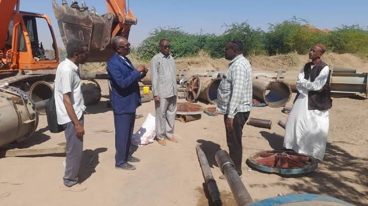 وزير الزراعة بنهر النيل يقف علي انتاج الذرة المطري بأودية محلية بربر