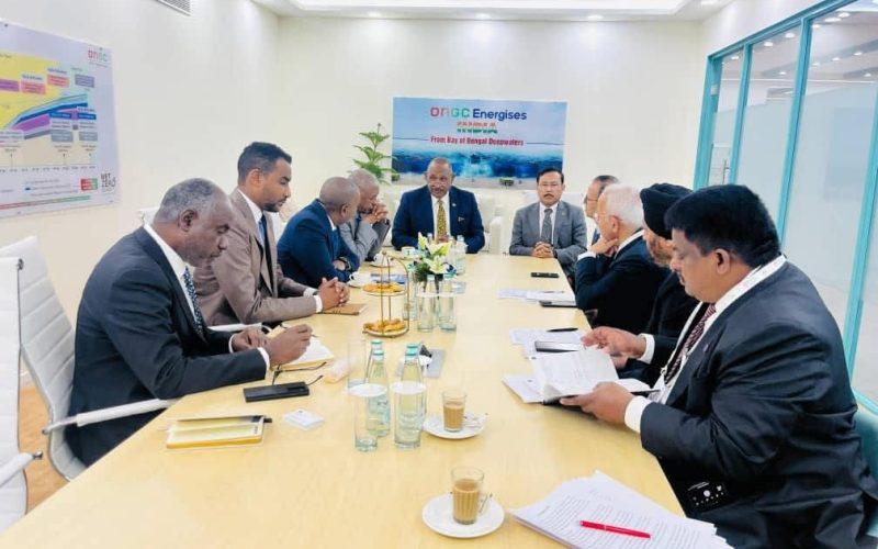 وزير الطاقة والنفط يبحث مع الشركات الهندية الاستثمار في النفط السوداني