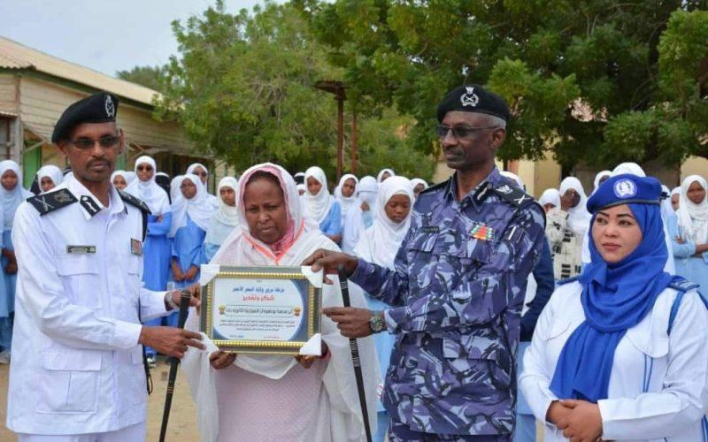 مدير شرطة ولاية البحر الأحمر يشهد فعاليات المهرجان الطلابي للتوعية المرورية بمدارس الولاية